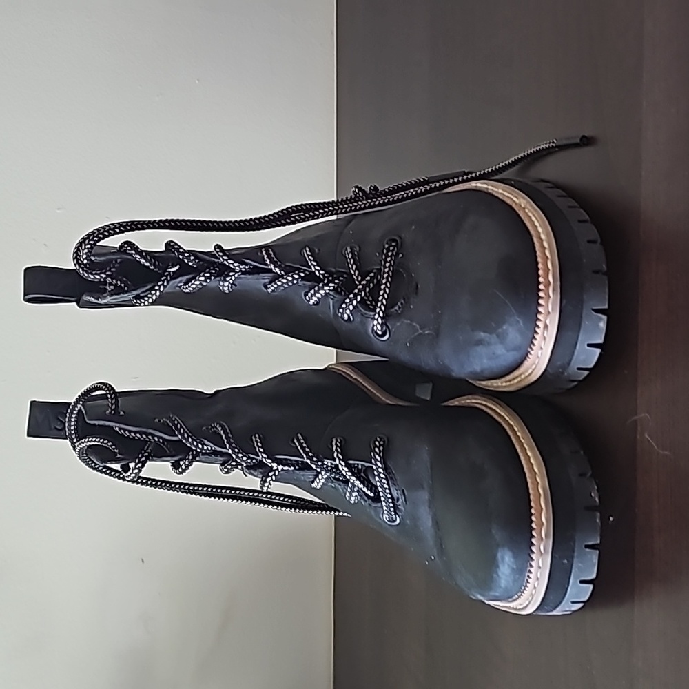 TOMS boots